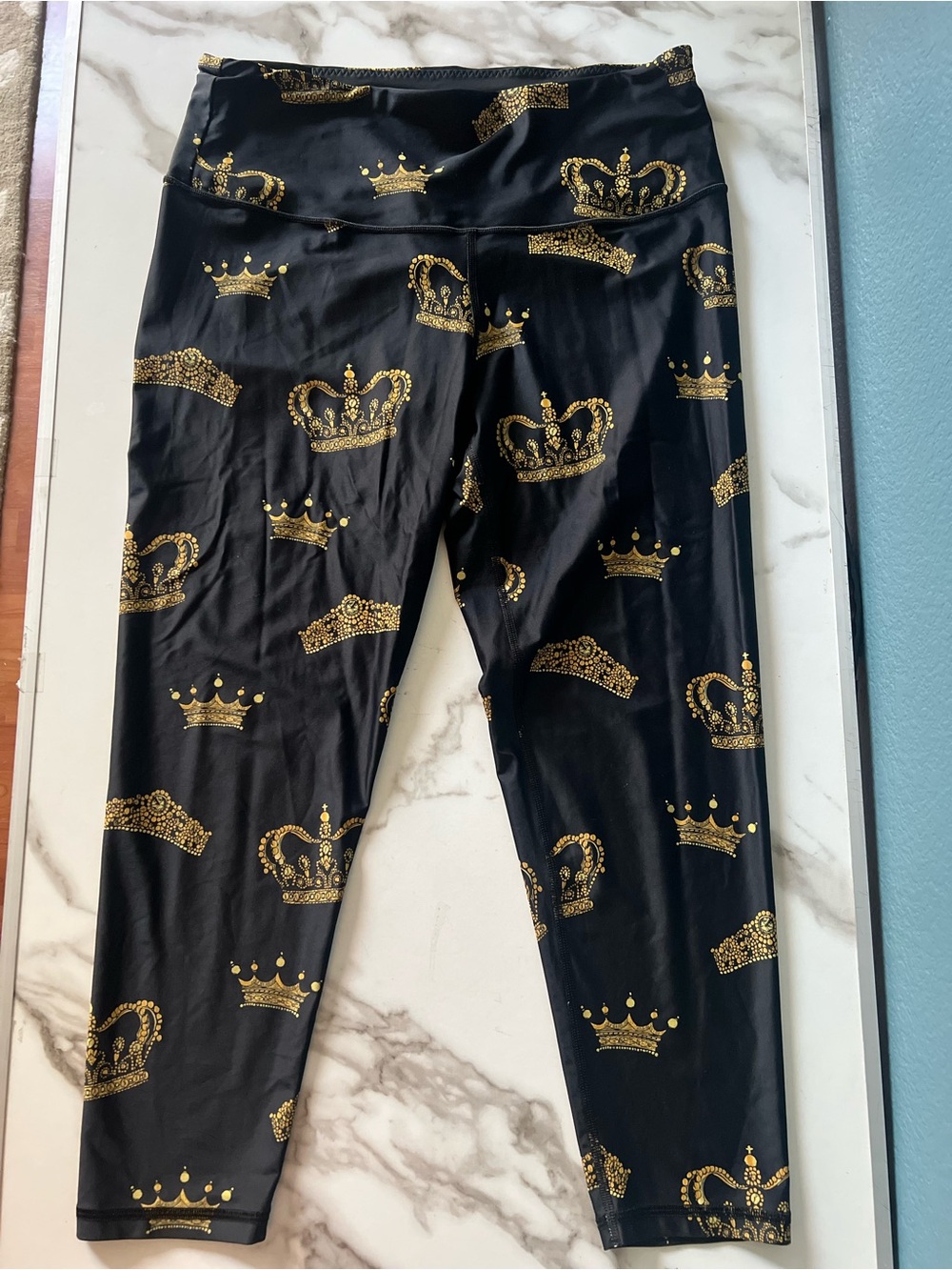 Victoria Secret Sport high rise Black Leggings with Gold Crown Print 7/8 length